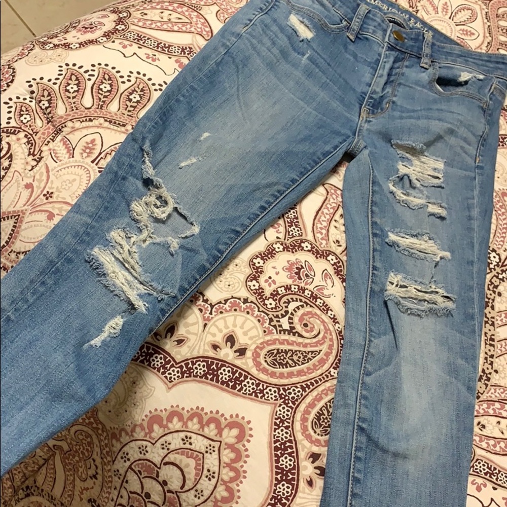 American eagle size 2 high rise jeggings ripped